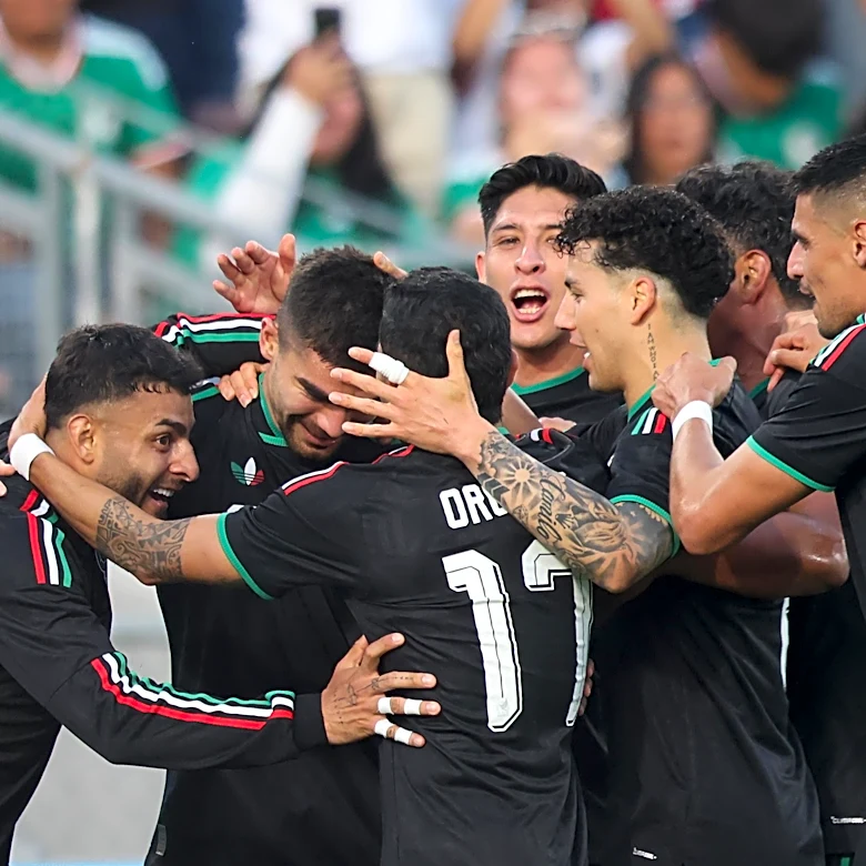 Mexico pulls out a win against Australia at the Rose Bowl in Pasadena