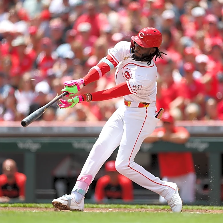 Elly De La Cruz exits Sunday’s game vs. Braves with apparent leg injury