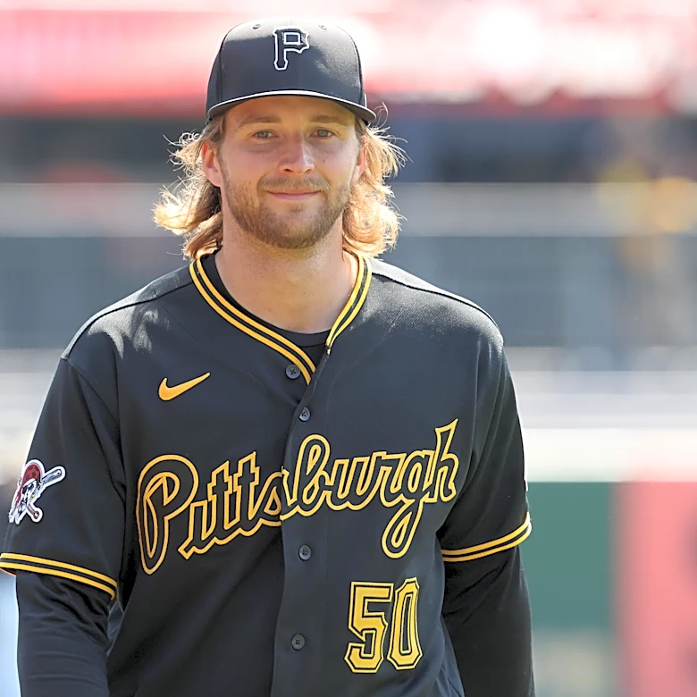 Pirates Carmen Mlodzinski back with the team and back in the bullpen