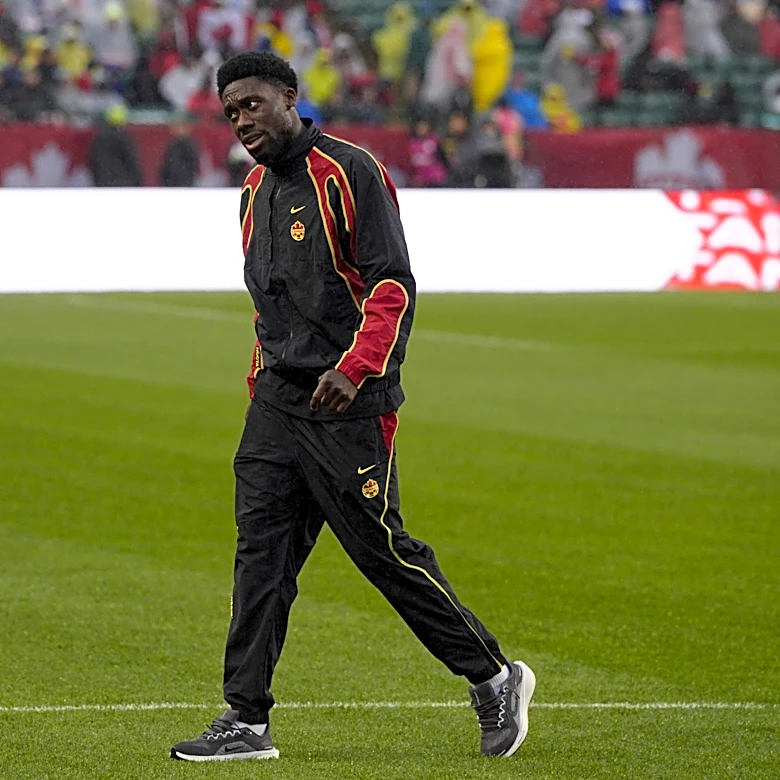 Bayern Munich star Alphonso Davies hits the pitch to work out for Canada