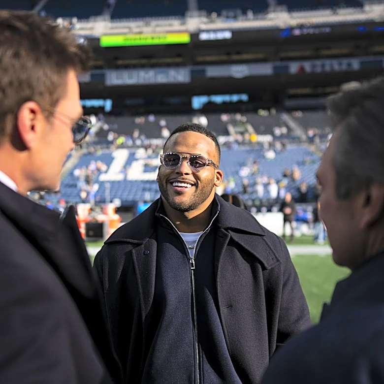Aaron Donald considering return to Rams, per Aaron Donald