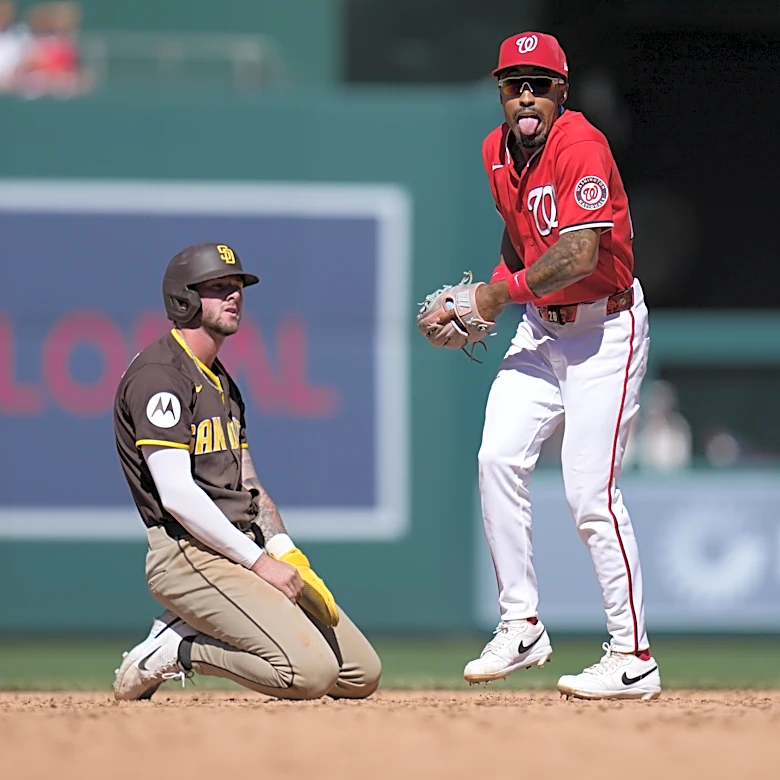 Baserunning mistakes prove costly in rubber match