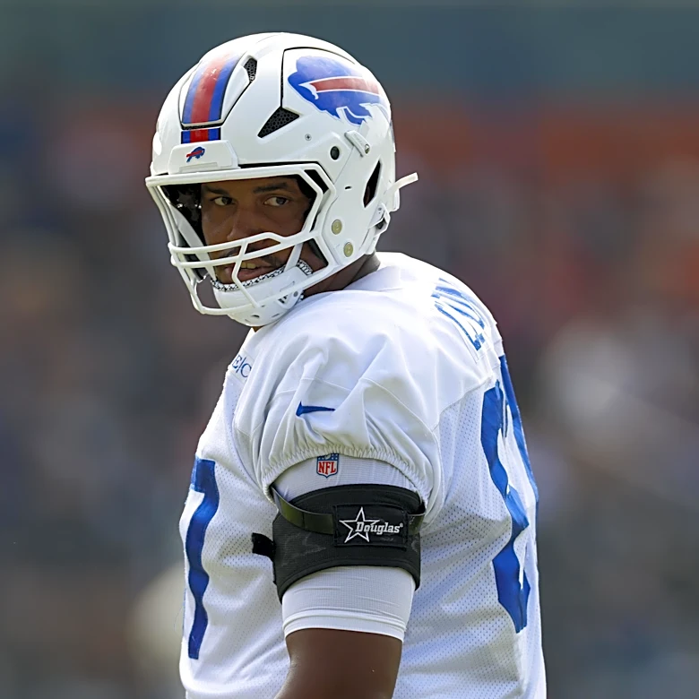 Buffalo Bills OT Travis Clayton working at DT during OTAs