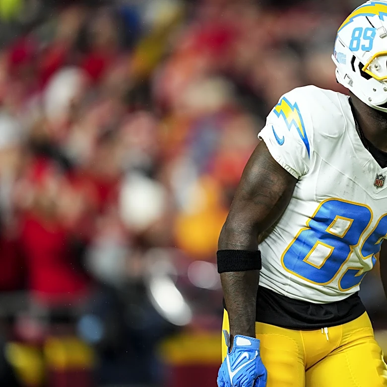 Dolphins add free agent wide receiver Jalen Reagor