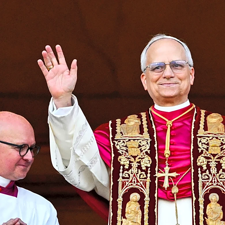 Pope Leo gifted Illinois football jersey