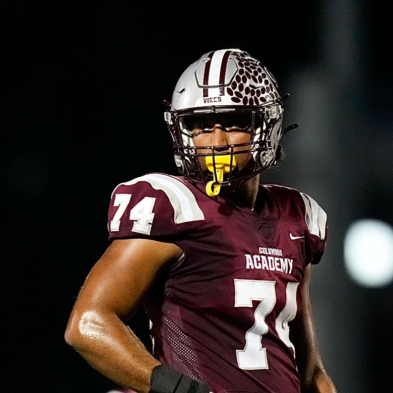 Indiana football lands commitment from 4-star DL Reinaldo Perez