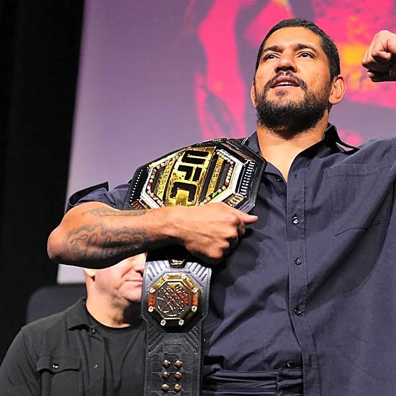 Alex Pereira shares impressive scale numbers for heavyweight debut: ‘Not too heavy’
