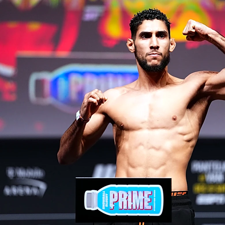 UFC Vegas 118 main card odds, breakdowns and predictions | X-Factor