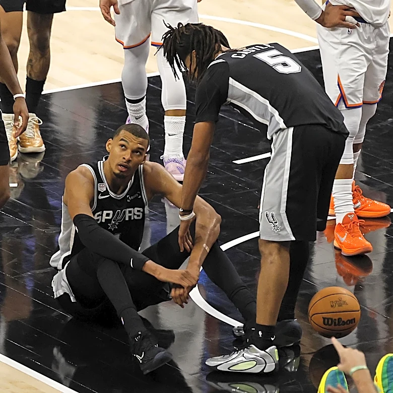 Box Grades: Spurs drop Game 1 in frustrating fashion