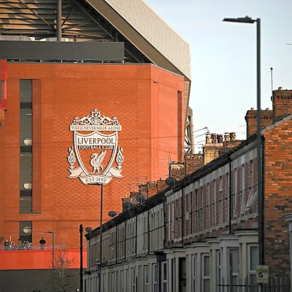 Liverpool streaks to lead on Kennet Eichhorn, BVB still in race