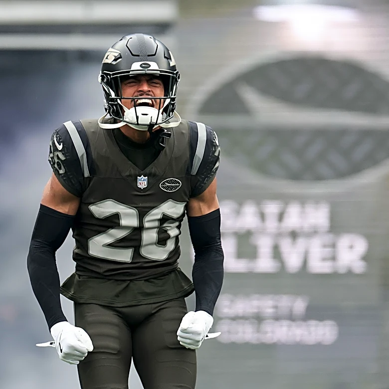 Arizona Cardinals sign safety Isaiah Oliver