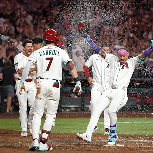 Diamondbacks best Dodgers with dramatic late home runs