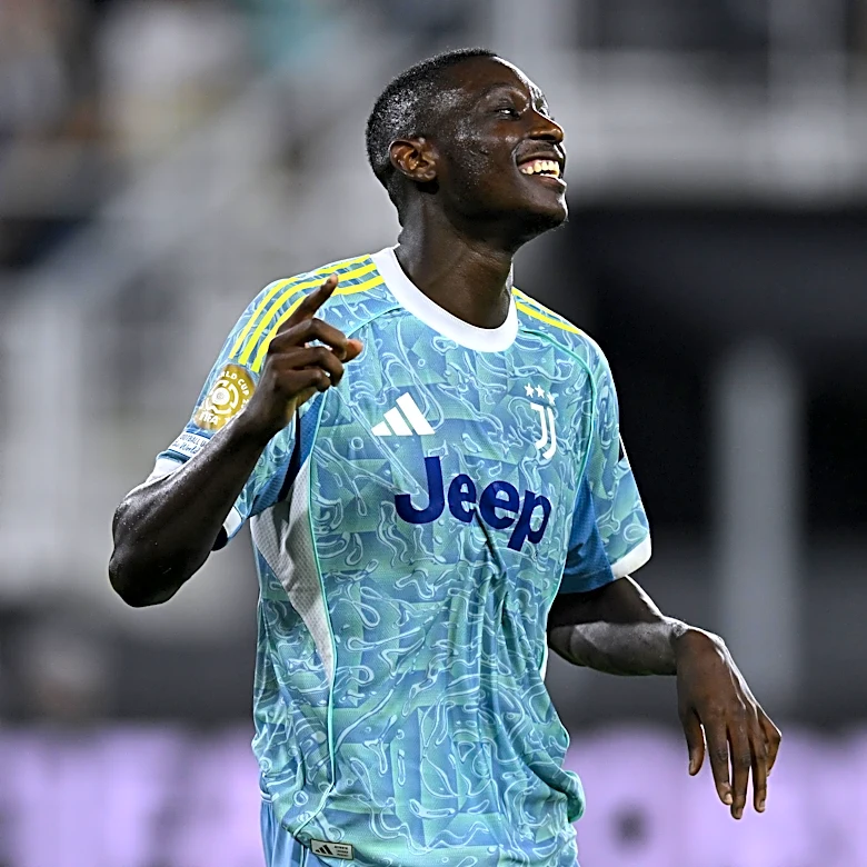 Reports: With Vlahovic set to leave, Juventus look to Kolo Muani and Sørloth in attack