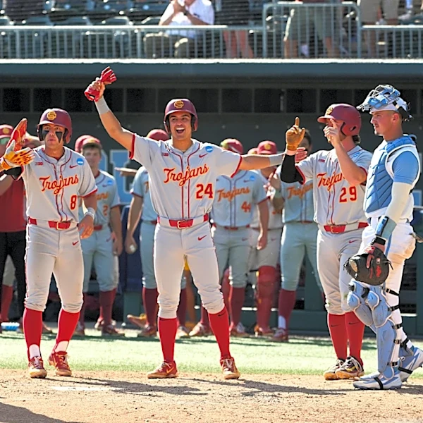 Carolina baseball squanders lead, loses Game 1 to USC