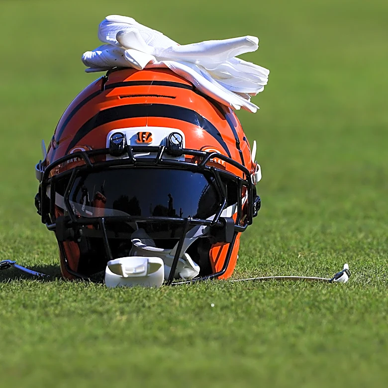 Bengals News (6/6): Players and Coaches Build Playground for kids in Westwood