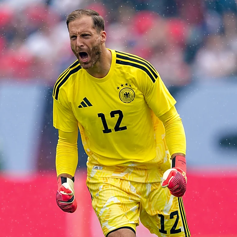 Oliver Baumann says there’s no heat with Manuel Neuer