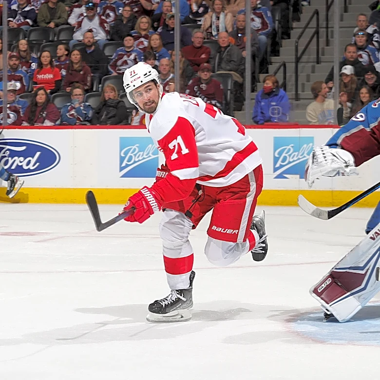 Morning Flurries: Who will land Dylan Larkin?