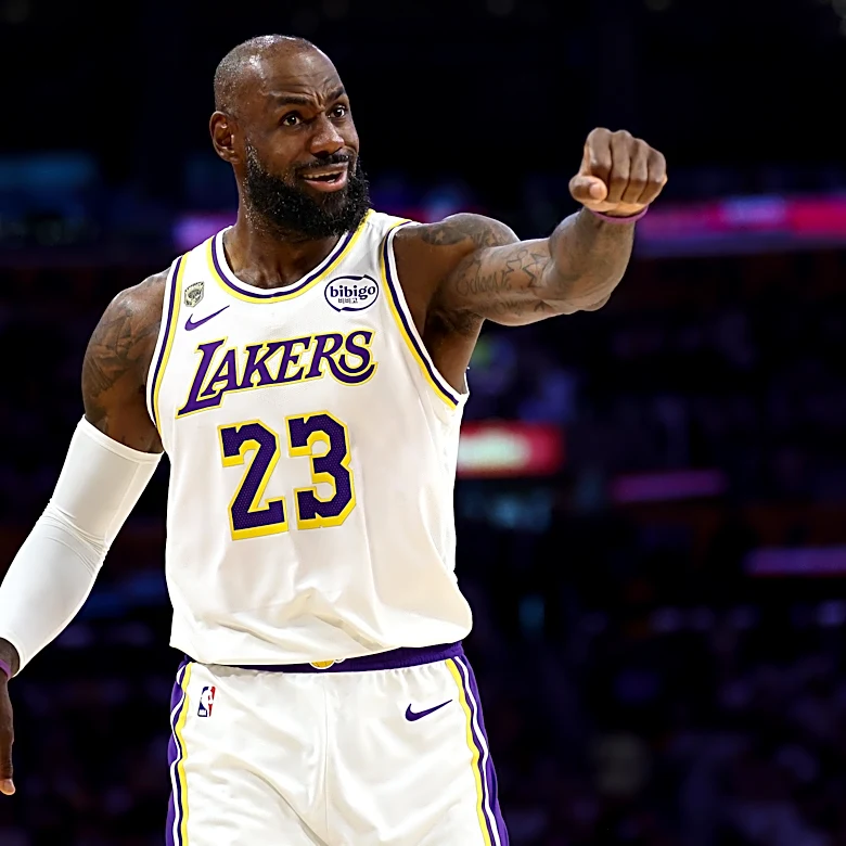 How LeBron James’ contract options could impact the Lakers’ free-agency plans