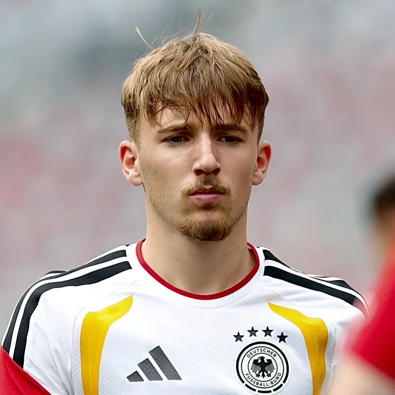 Bayern Munich News: FC Barcelona eyeing Lennart Karl; Real Madrid chasing three PSG players?; and MORE!