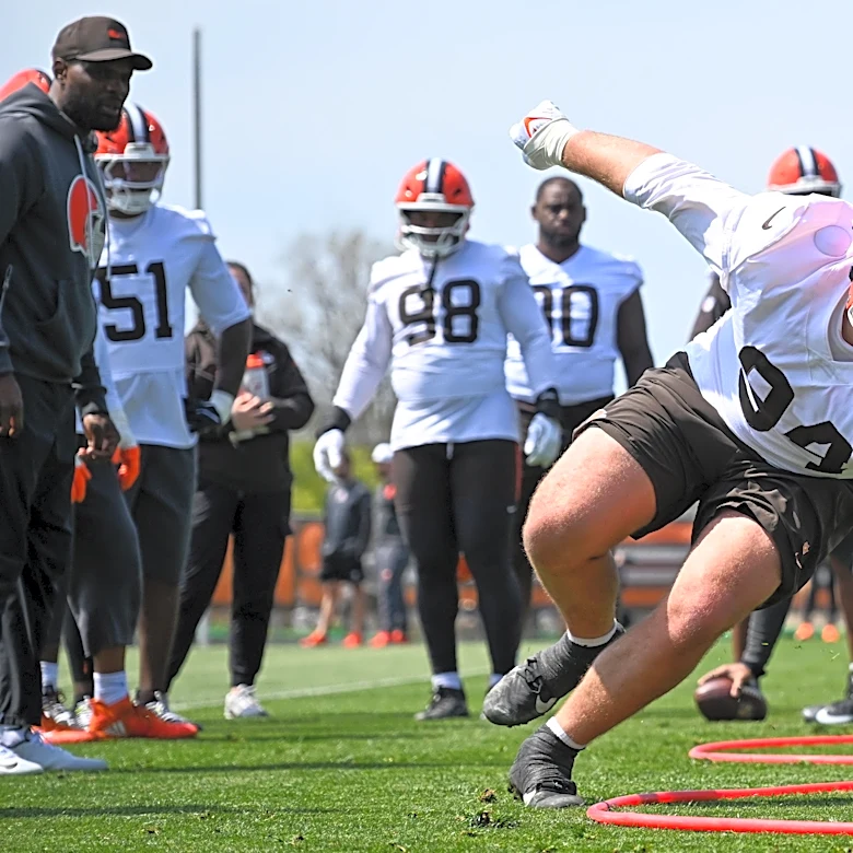 Browns minicamp: 3 starters plus rookie not practicing, key defender in walking boot