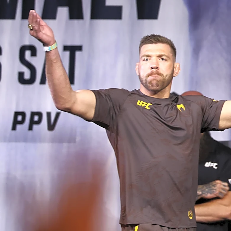 Dricus du Plessis blames ’little someone’ for delaying fight announcement