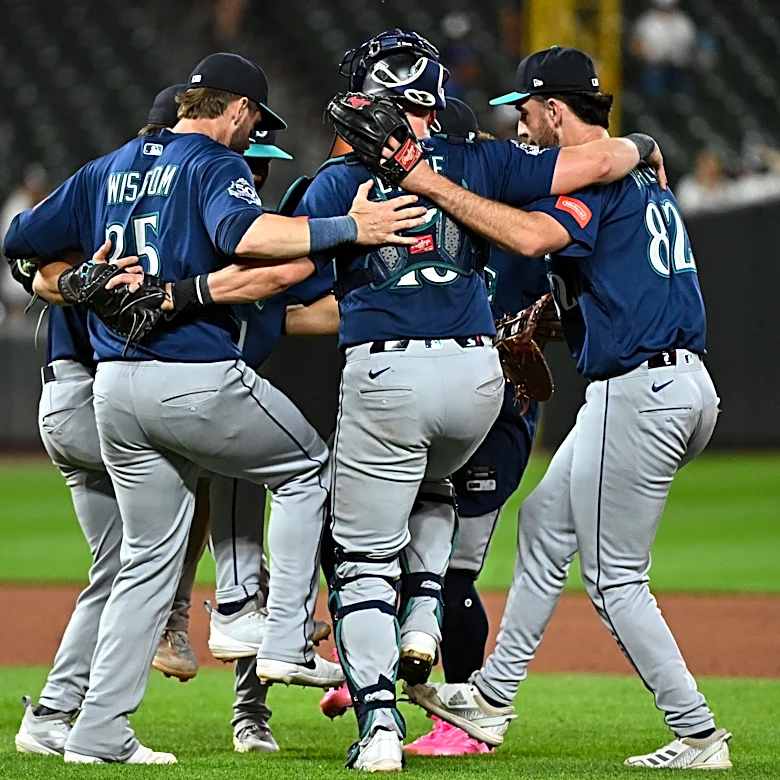 Mariners go down to Birdland