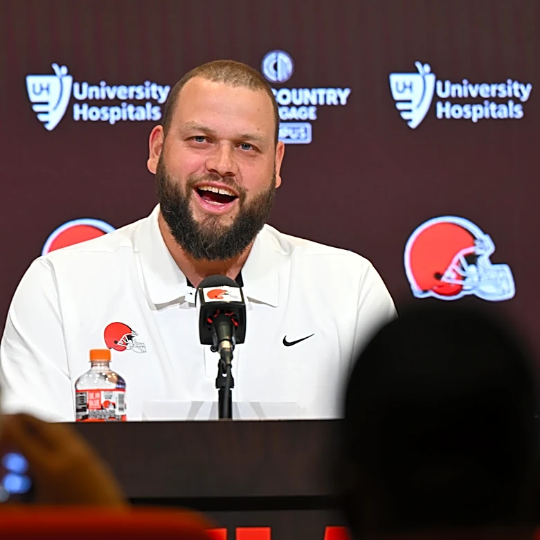 Daily Dawg Chow: Joel Bitonio calls it a career