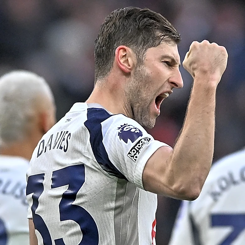 OFFICIAL: Ben Davies signs new one-year deal