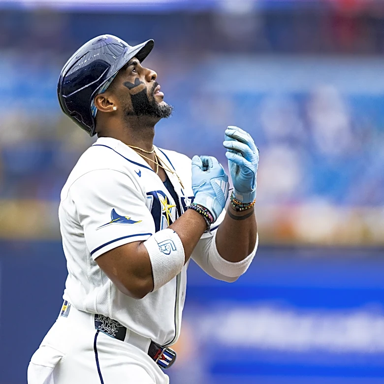 Yankees Rivalry Roundup: Rays hold off late Red Sox rally to remain in share of first