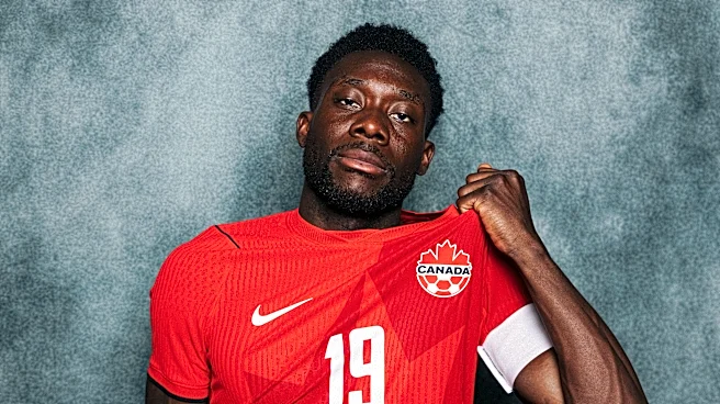 Alphonso Davies begins training with ball just before the World Cup