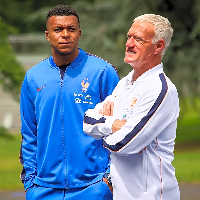 Deschamps, sarcastically: “I must be stupid to play Mbappe in the center”