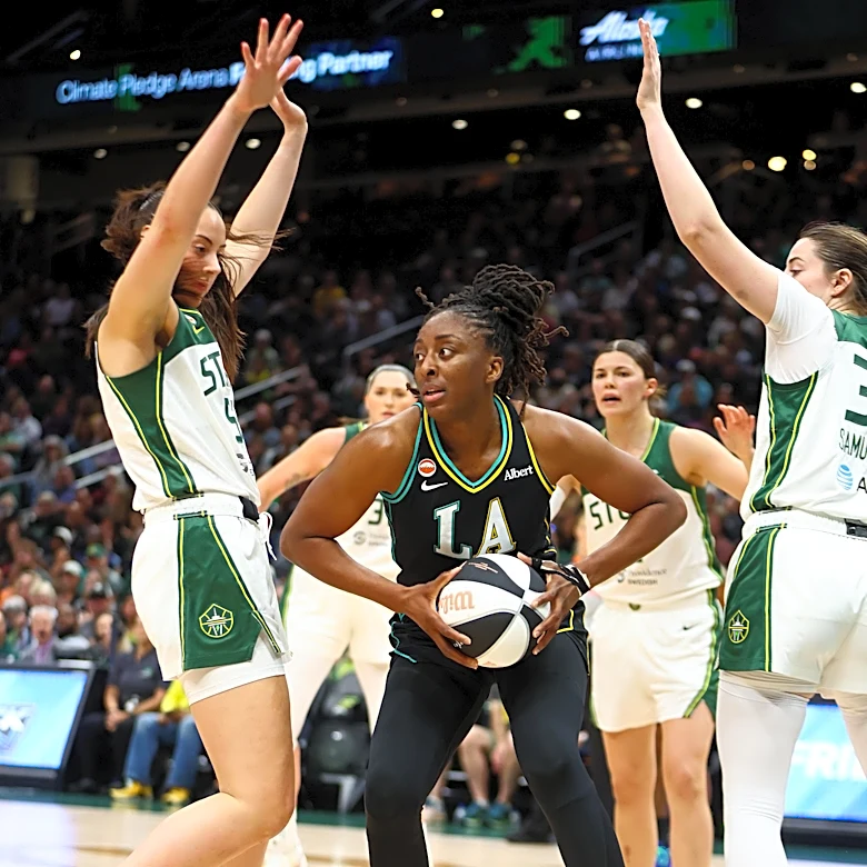 Nneka Ogwumike dominates in Sparks’ win over the Storm