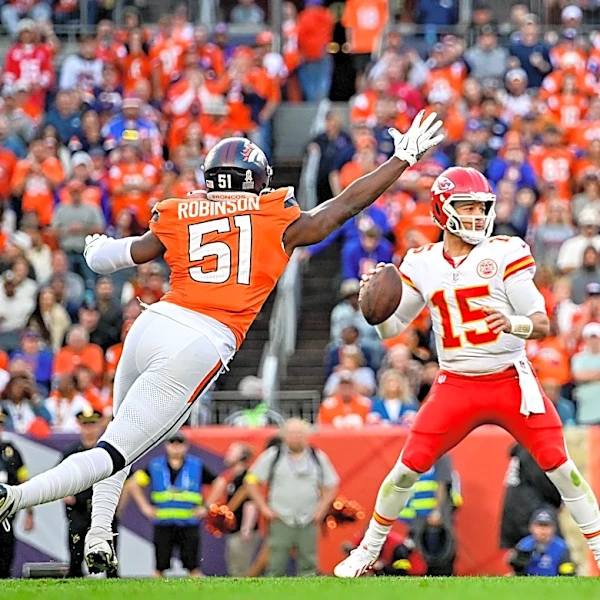 Broncos DC Vance Joseph says Que Robinson looked like a future starter last year