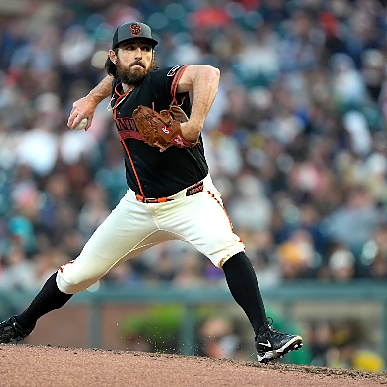 Giants bring back Ryan Walker, option Carson Seymour