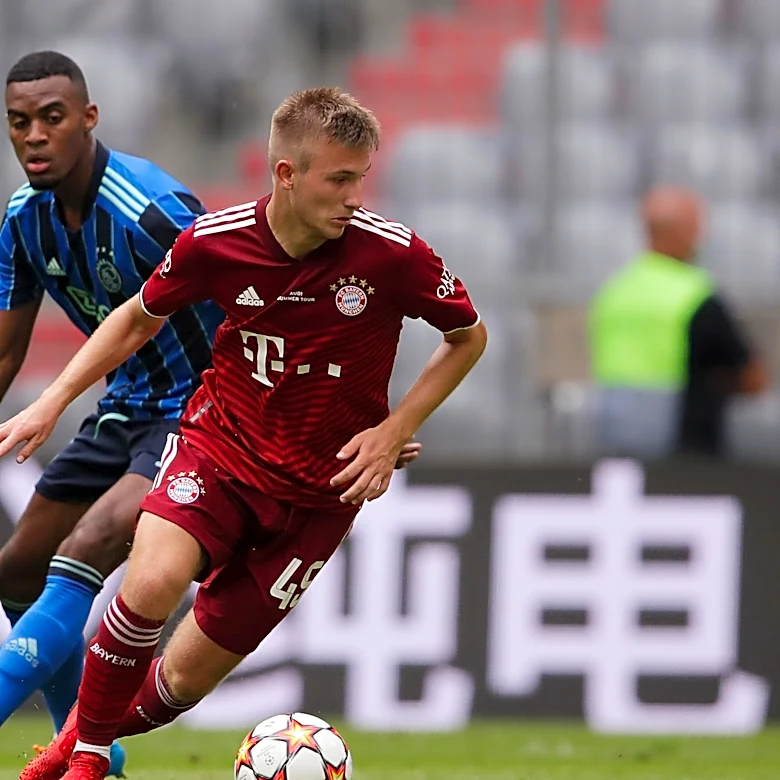 22-year-old Bayern Munich academy player Moritz Mosandl forced to end career following multiple ACL tears