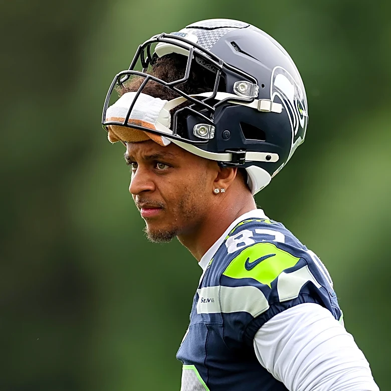Steelers sign former Seahawks wide receiver