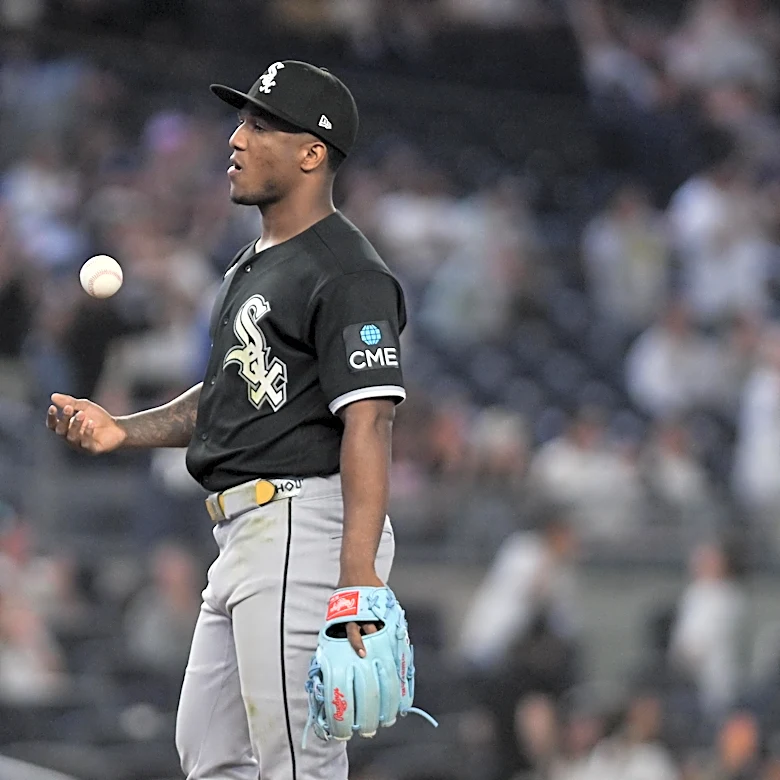 Yankees clobber White Sox in series opener, 12-2