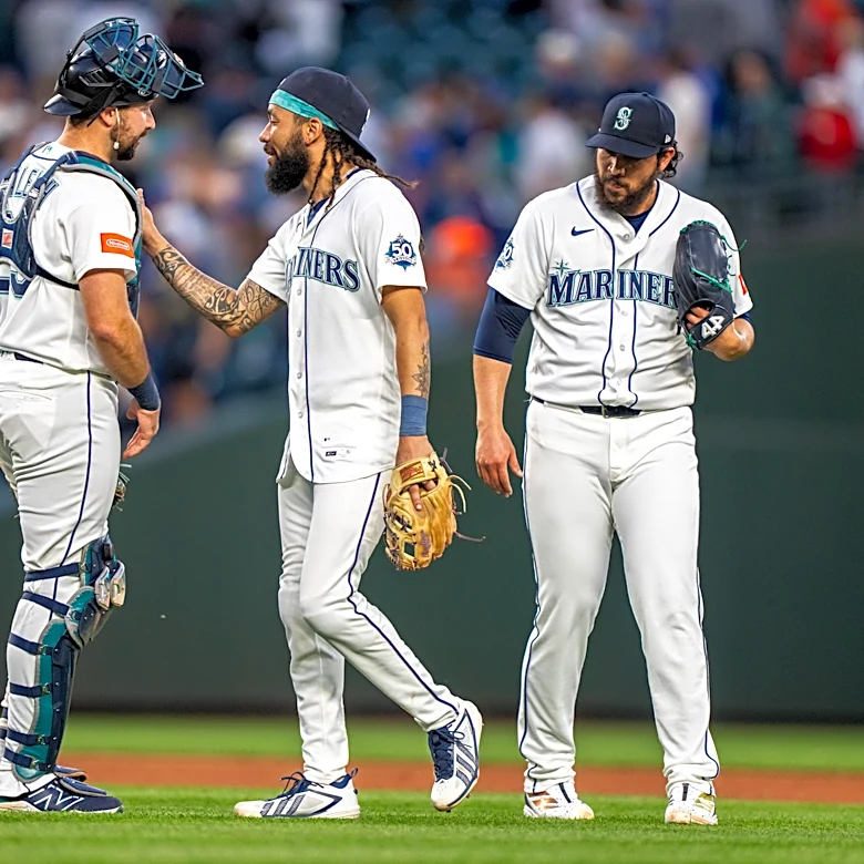 Mariners Reacts Survey: Vote Navy Blue No Matter Who