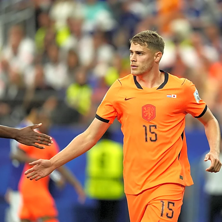 Barcelona and Liverpool to try and tempt Micky van de Ven away from Tottenham