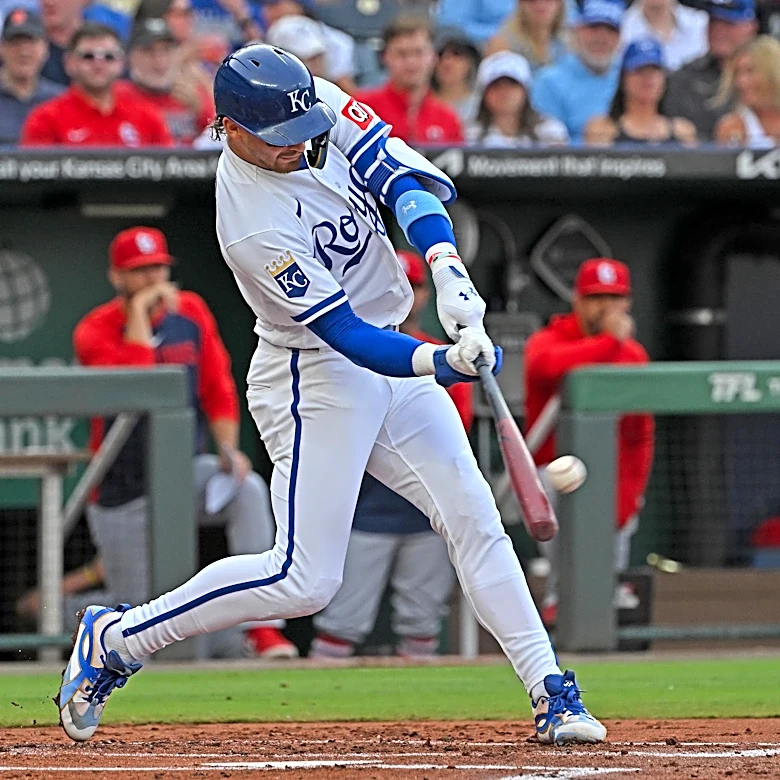 Royals take series opener as offense continues to surge