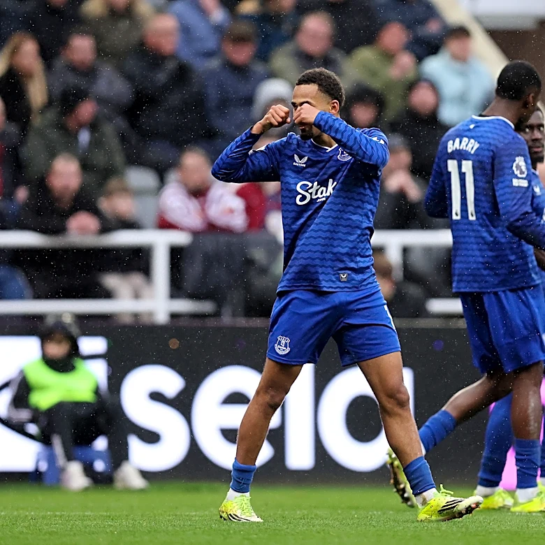 Friday’s Everton News: Barry rumours, new Ndiaye suitor, Eyong linked