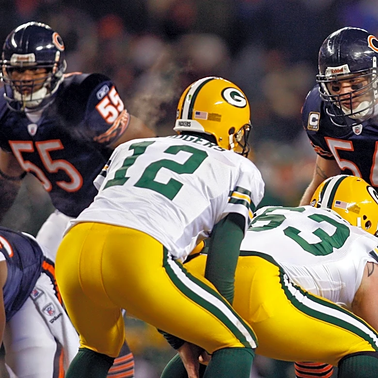 Brian Urlacher: Steelers’ Aaron Rodgers has lost mobility, but ‘can still sling it’