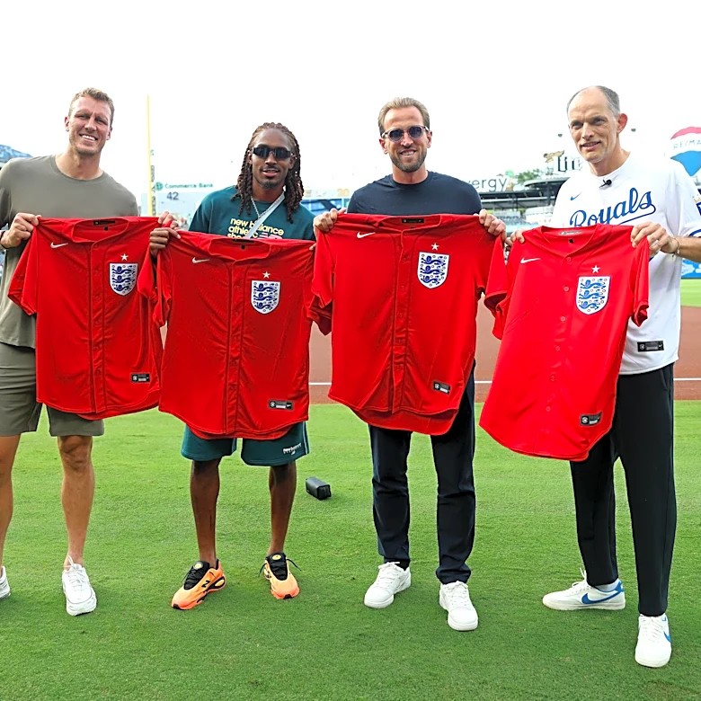 Kansas City Royals news: England’s Royals visit the Kansas City Royals