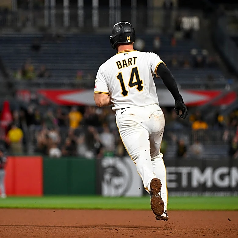 Pirates deal Joey Bart to Braves for familiar face