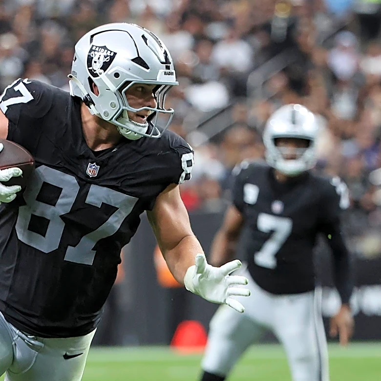 How tight end Michael Mayer fits, helps Klint Kubiak’s Raiders’ offense