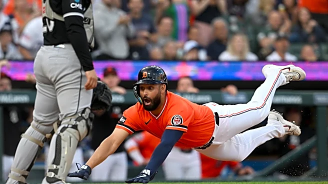 Blooper carries Tigers to victory in series opener over White Sox