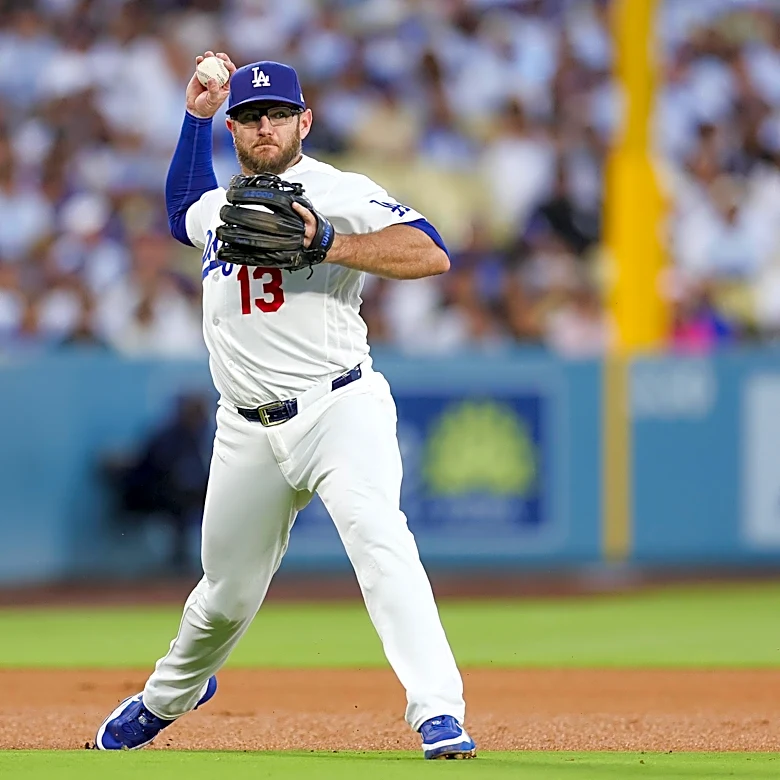 Max Muncy thriving at third base, Will Smith not ready to return from injured list