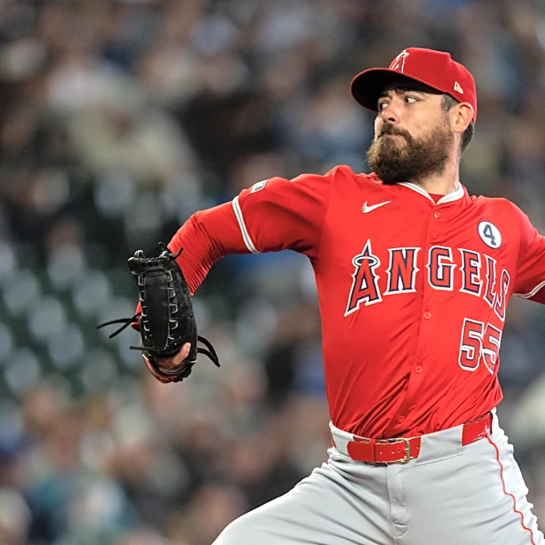 Royals sign veteran left-handed pitcher Matt Moore