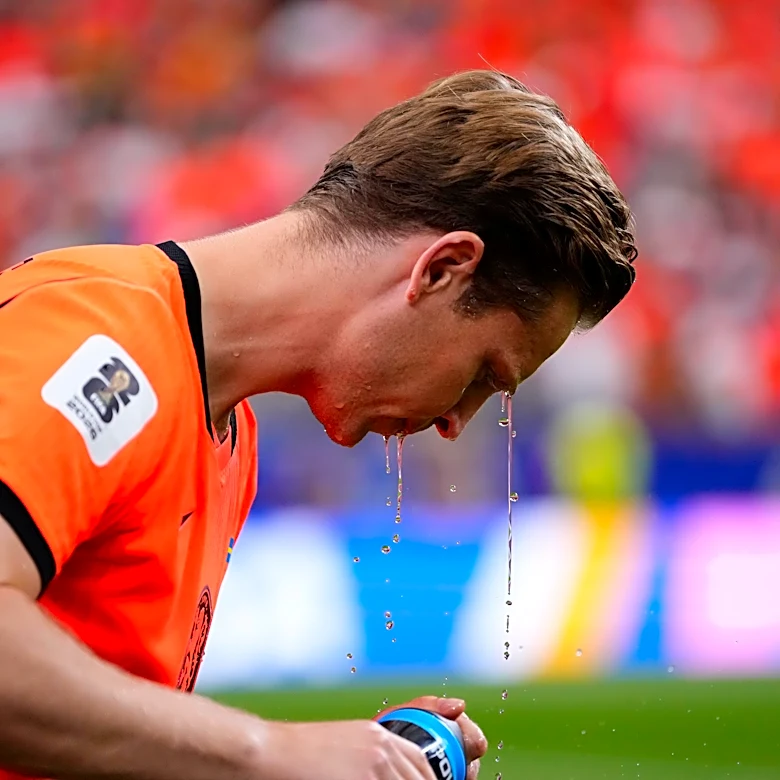 ‘I’m feeling a bit of pain’ – Frenkie de Jong shares injury update after Netherlands win