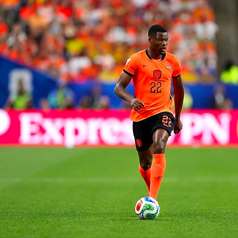 Dumfries shines as the Netherlands thrash Sweden 5-1